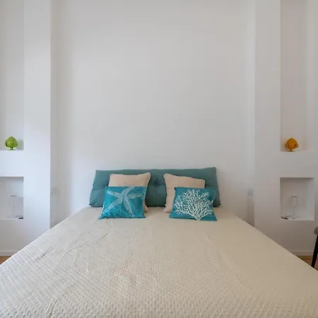 Angelina House - Sea Front Loft דירה *